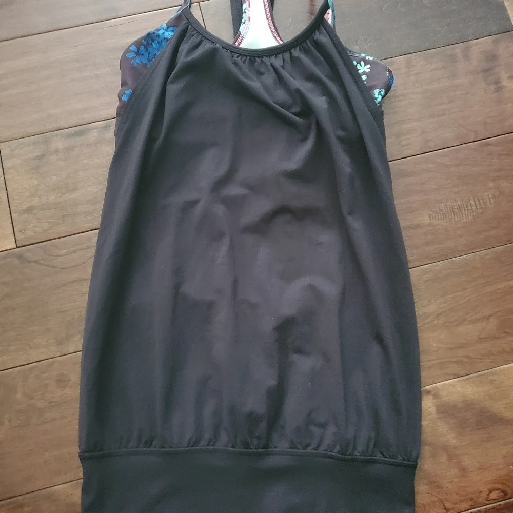 Lululemon athletica tank size 4 with build in bra in black - Picture 3 of 3